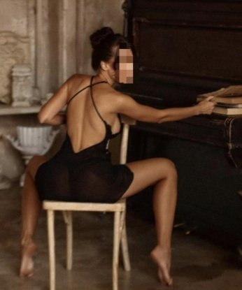 💋
У меня шикарные формы, нежная кожа и голубые глаза, которые обещают незабываемые моменты нашей встречи. 😍
Мое безупречное тело создано для удовлетворения всех твоих сексуальных фантазий. 💦
В моих распоряжении множество эксклюзивных услуг, которые ты можешь выбрать по своему вкусу. 💄
Позволь мне стать твоей ночной феей, которая исполнит все твои желания и сделает вечер незабываемым! ✨
Все фото и отзывы о моей работе ты можешь посмотреть на моей страничке. 📸
Жду тебя у себя в уютной гостинице в центре Москвы! 🏨 Марта